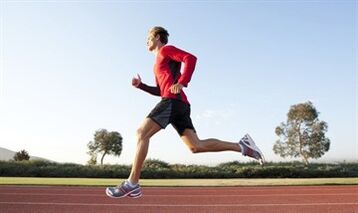 Löpning är en utmärkt övning för att förbättra styrkan hos en man. 